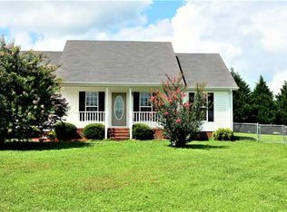 5 Crescent Dr, Fayetteville, TN 37334