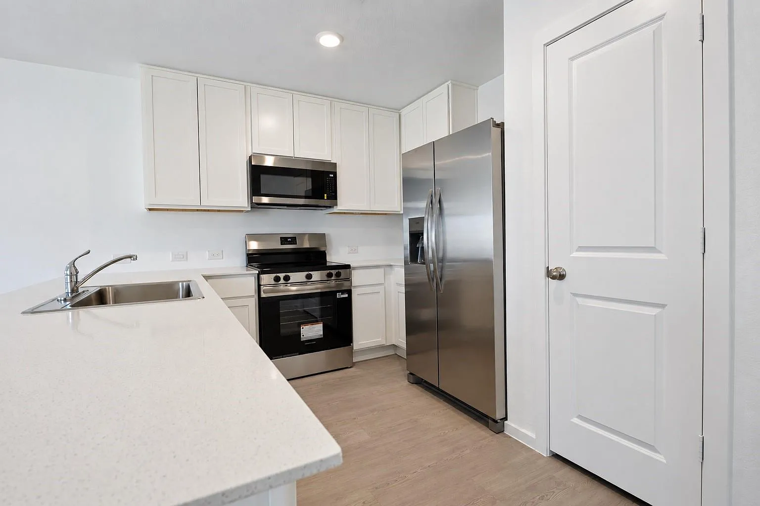 4 bed, 2.0 bath, 1607 sqft, $1,875 — Photo 3