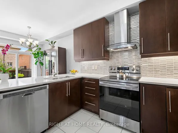 41 Coastline Dr, Brampton, ON L6Y 0T6