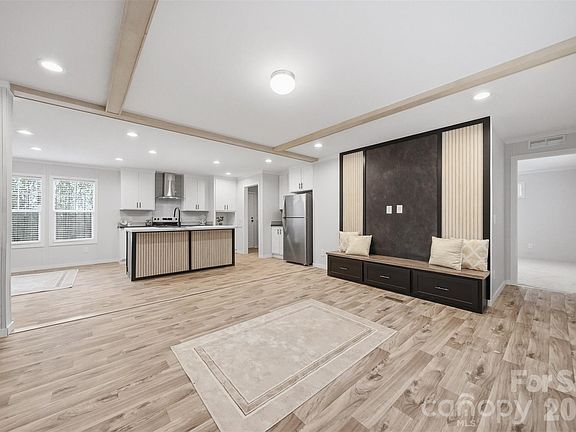 2nd image of 4184 Maple Trl