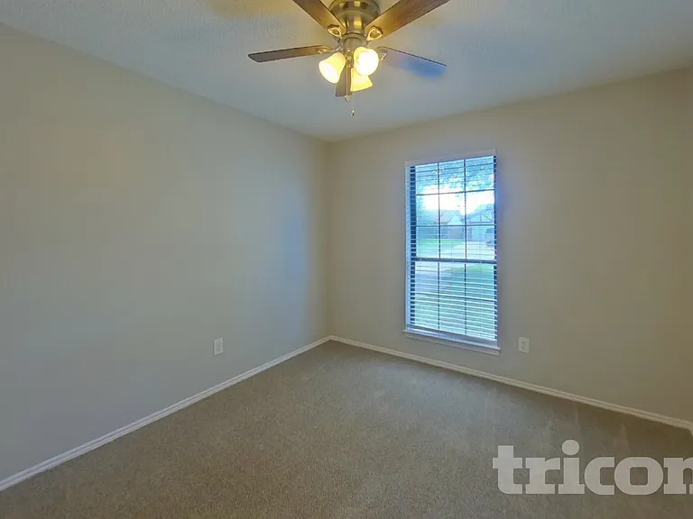 7421 Ridge Rd W — Photo 11