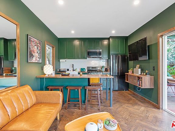 5th image of 7507 1/2 Lexington Ave