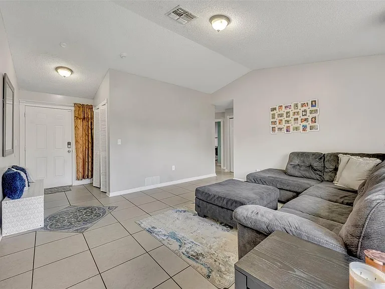 832 Valnera Ct — Photo 4
