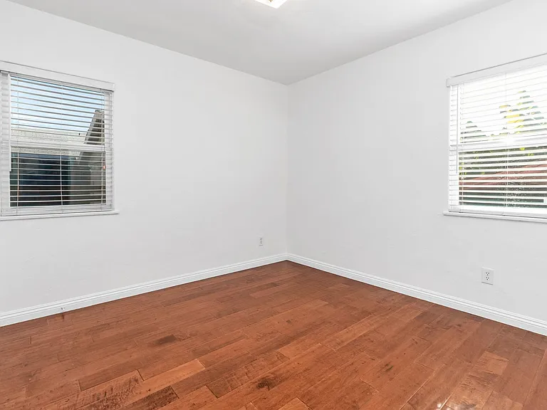 2235 Polk Ave — Photo 16