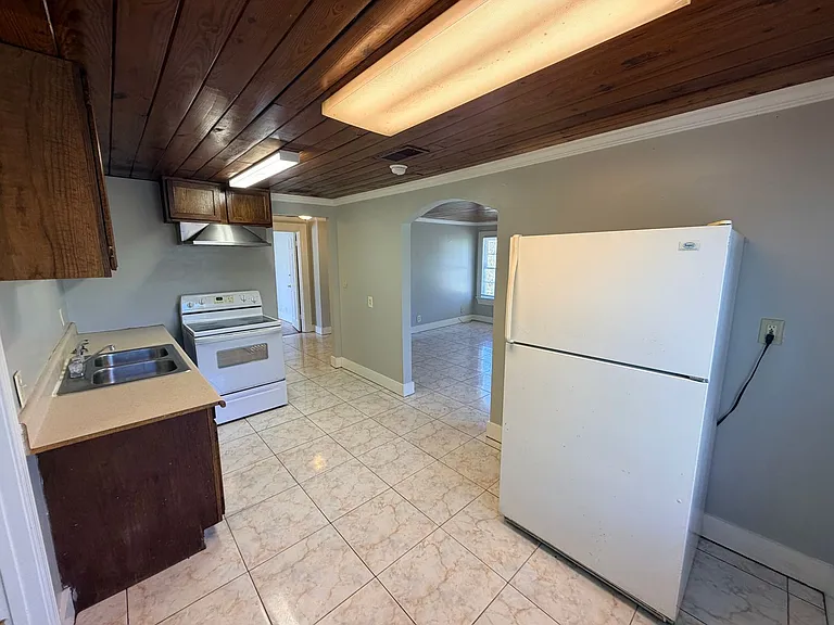 1005 Langdale Dr #B — Photo 9