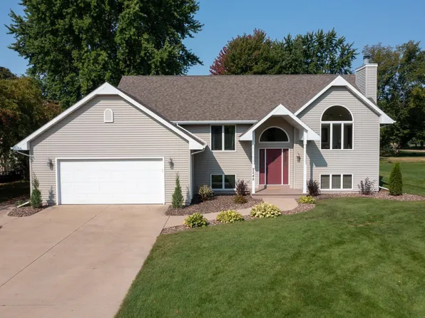 2245 Parkside Dr, Oshkosh, WI 54901