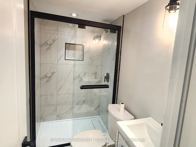435 Stonegate Ave #LOWER — Photo 7