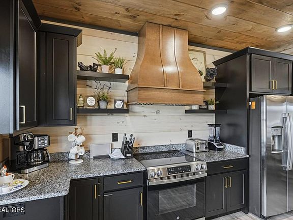 3rd image of 1320 Wildhorse Ridge Way
