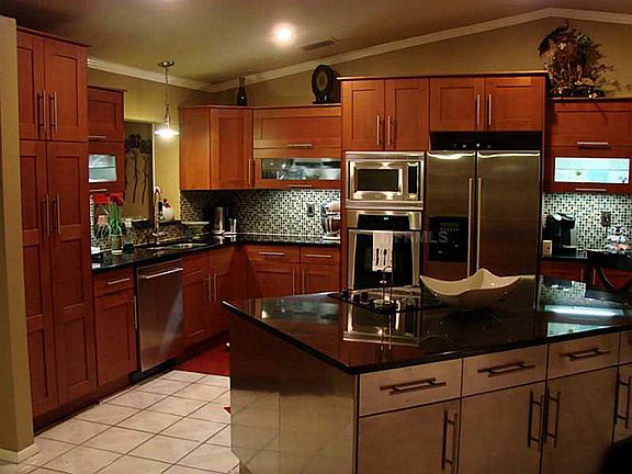 3rd image of 4612 Cypress Tree Dr