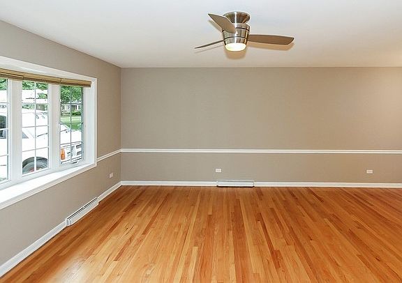 3rd image of 449 E Park Ave