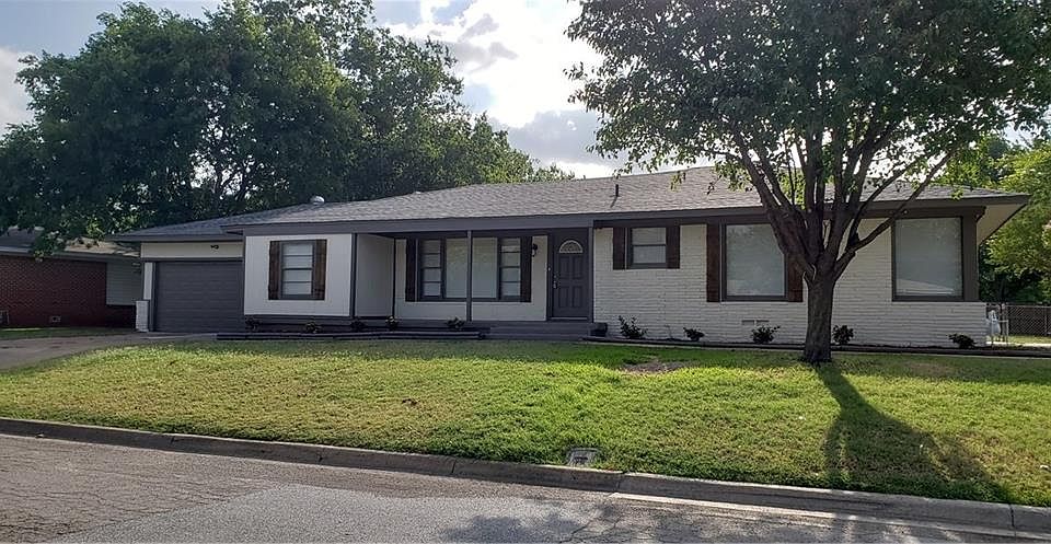 1st image of 2700 Spruce Park Dr