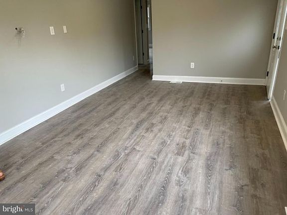 5th image of 569 E Butler Ave
