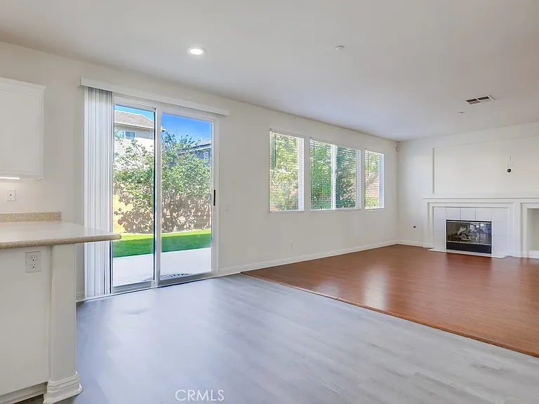 321 Riley Ct — Photo 24