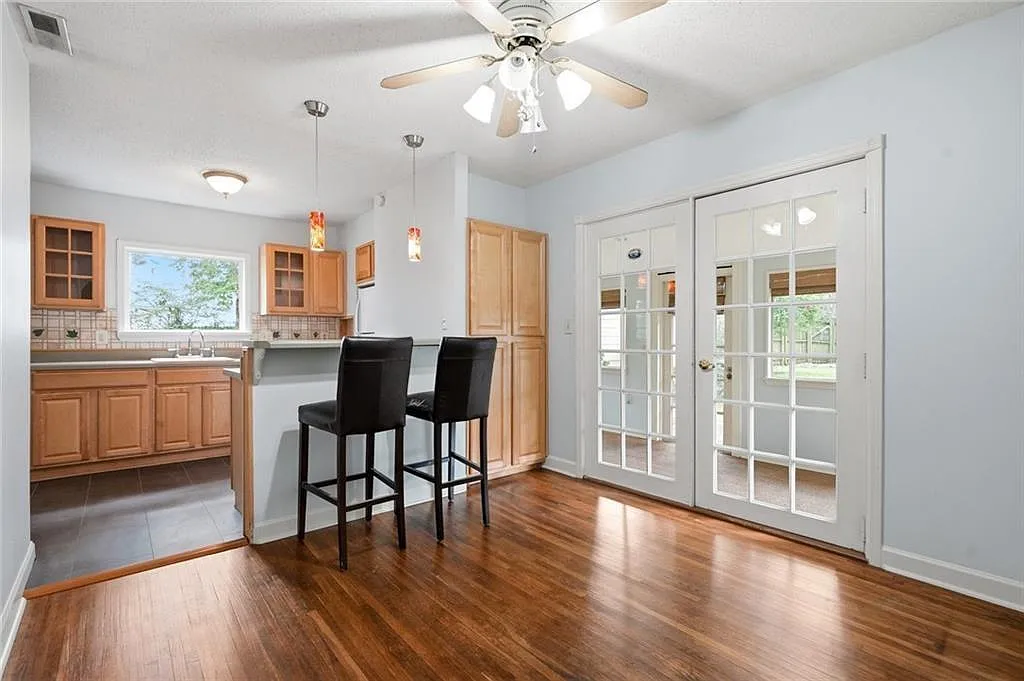 2 bed, 1.0 bath, 1120 sqft, $2,595 — Photo 3