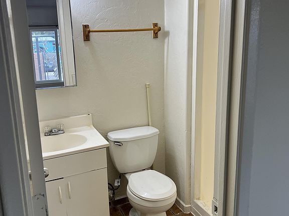 4th image of 926 W Wedwick St #1