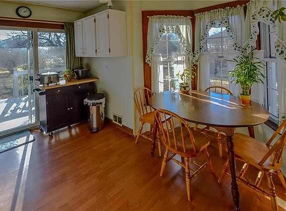 3rd image of 837 Bordens Cir