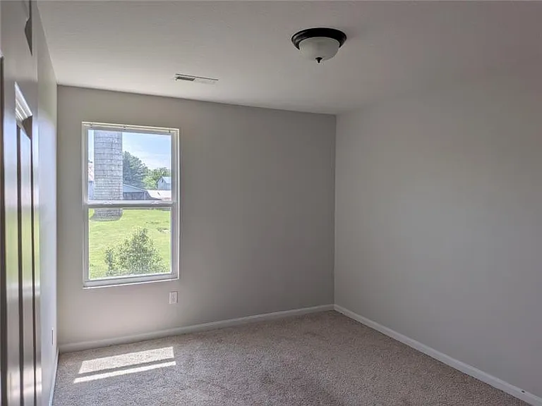 2099 Commons Cir — Photo 7