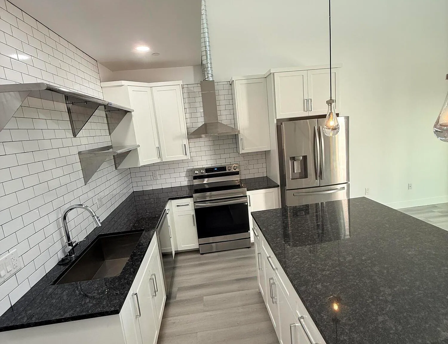 2 bed, 2.5 bath, 1100 sqft, $2,500 — Photo 3