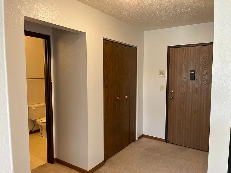 College Park Apartments — Photo 37