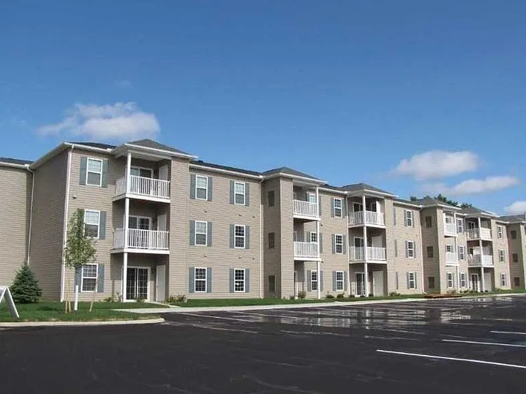 Lorain Pointe Senior Apartments — Photo 16