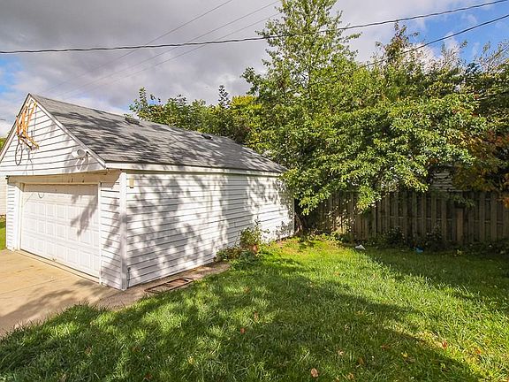 4th image of 16613 Glendale Ave