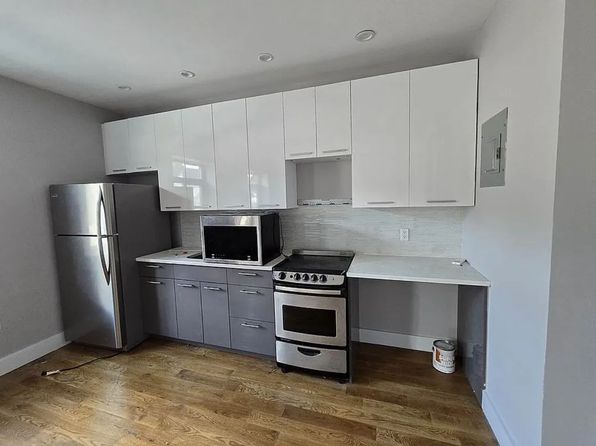 985 Summit Ave #1
