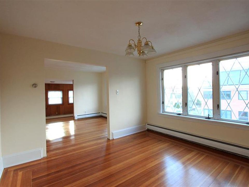 1st image of 539 Main St