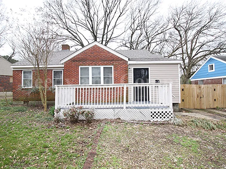 1023 Waring Rd — Photo 1