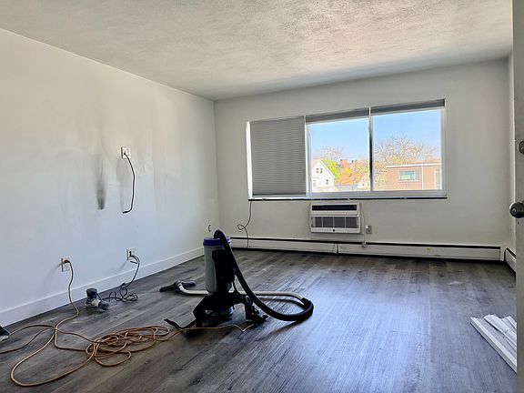 3rd image of 195 Salem St APT 22