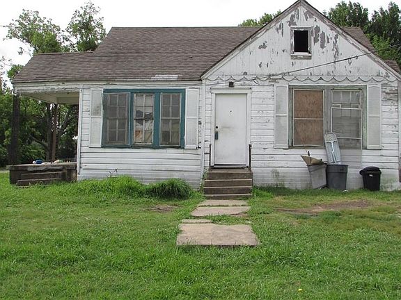 3rd image of 609 E Denton St