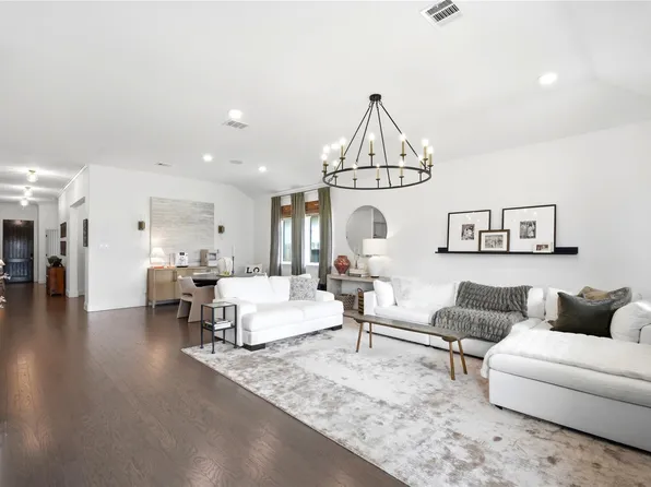22104 Volante Dr, Spring, TX 77386