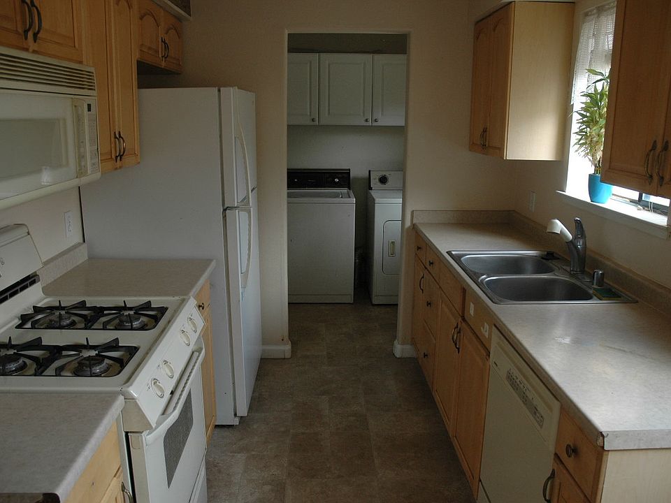 2nd image of 2570 Tallman Rd