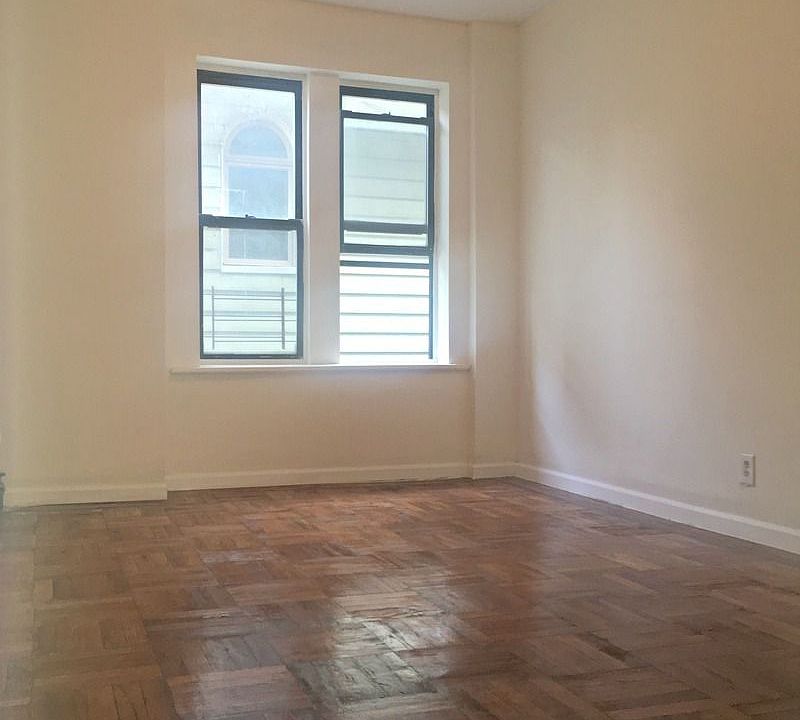 2nd image of 762 E 3rd St APT 2B
