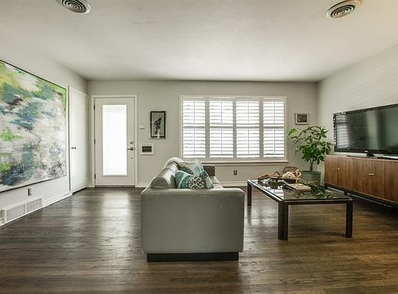 2nd image of 709 Palmer Pl