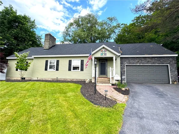 10 Wheatley Cir, Utica, NY 13501