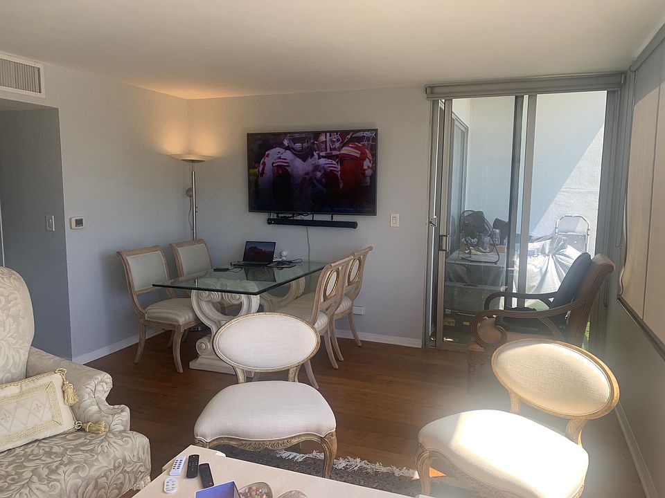 Living room. TV.
