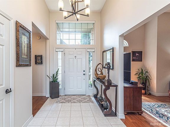 4th image of 4823 Sawgrass Dr W