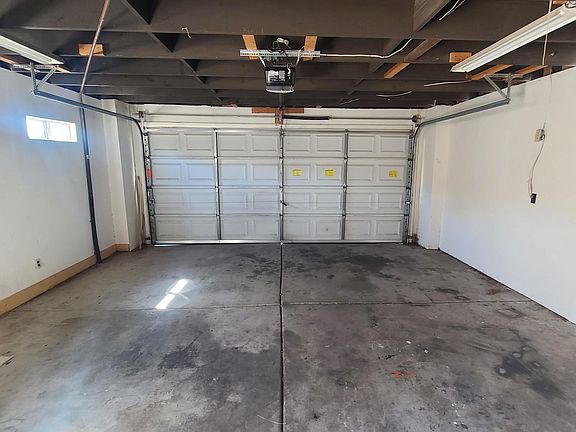 4th image of 982 N Constitution Dr