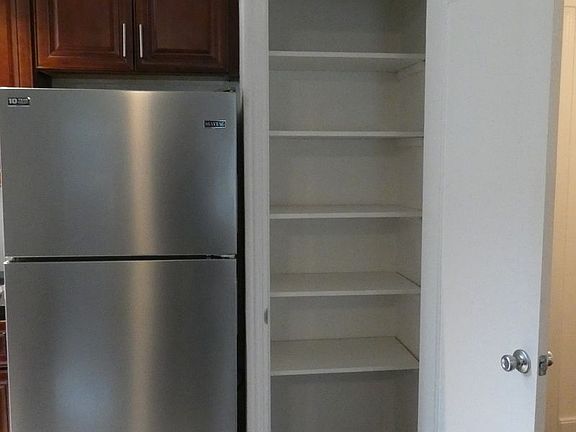 5th image of 250 E 35th St APT 4C