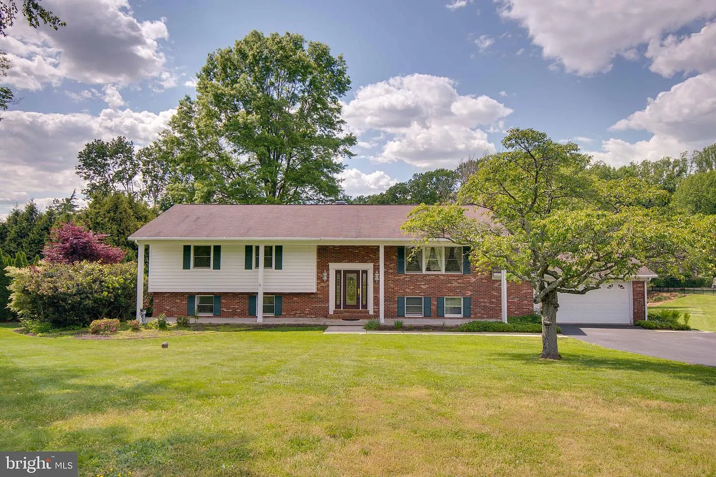 2812 College View Dr photo 1