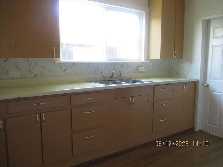 1227 Chenault Ave — Photo 5