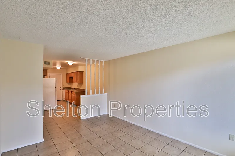 2 bed, 1.0 bath, 825 sqft, $1,300 — Photo 4