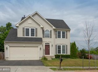 1 Potterfield Dr, Lovettsville, VA 20180