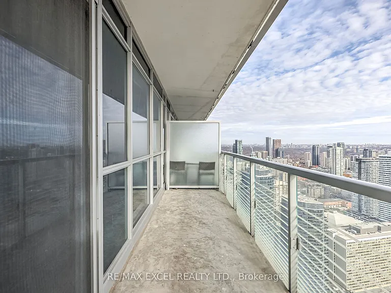 386 Yonge St #4904 — Photo 40