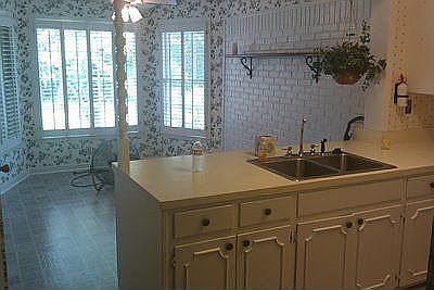 Eat-In Kitchen