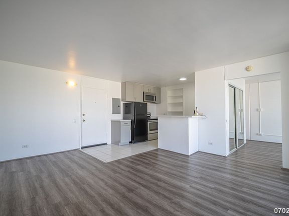 4th image of 754 Ekela Ave APT 608