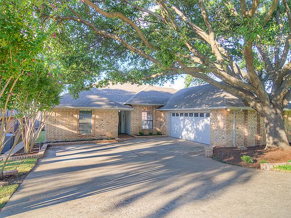 3rd image of 2711 Margaret Dr