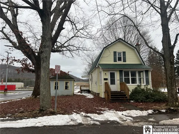 208 Prospect Ave, Salamanca, NY 14779