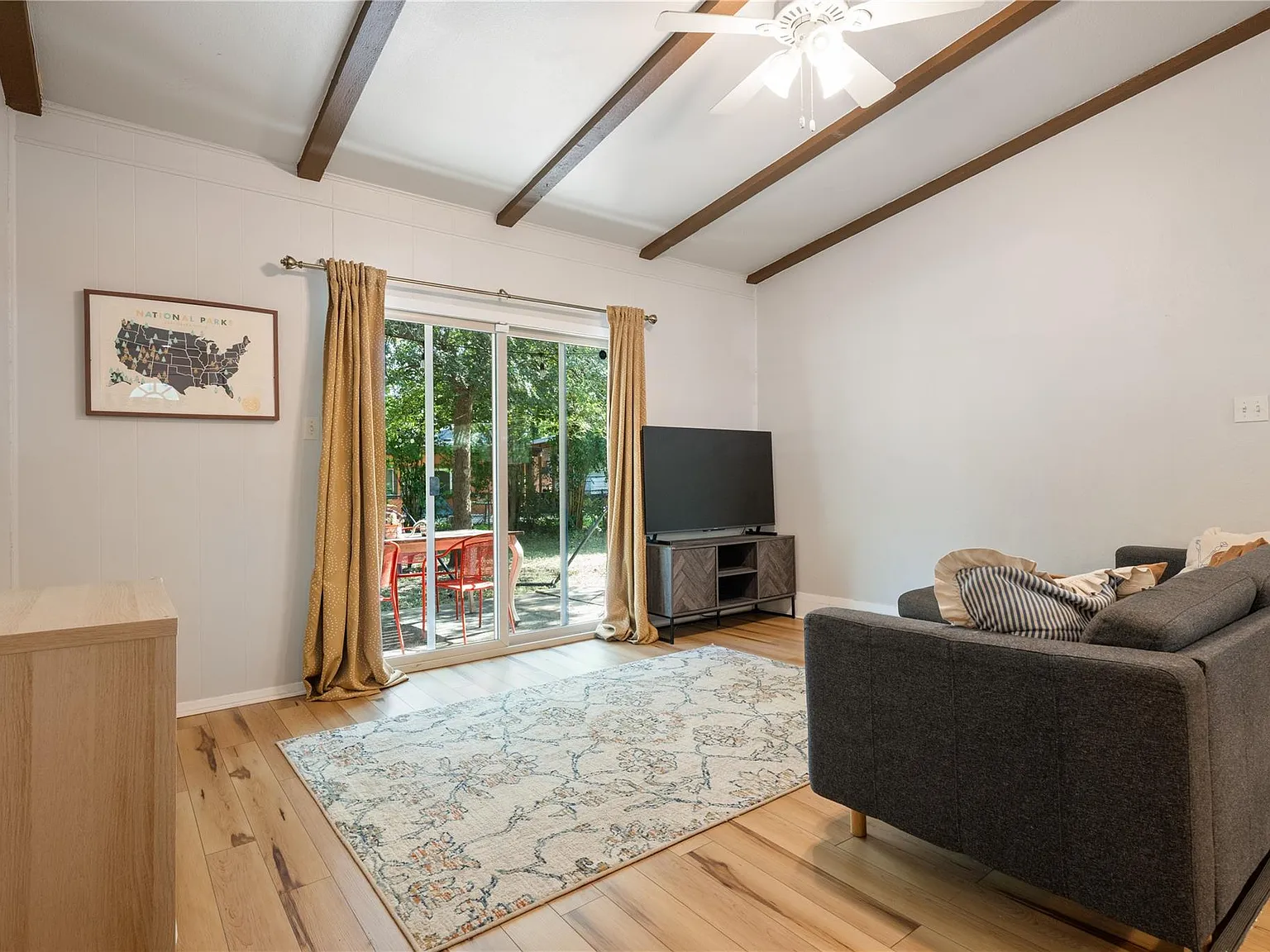 3 bed, 2.0 bath, 1231 sqft, $1,800 — Photo 3
