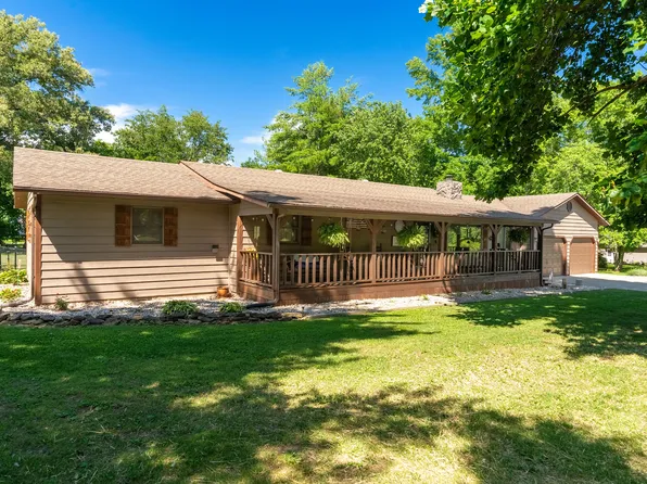180 White Oak Ln, Harrisburg, IL 62946